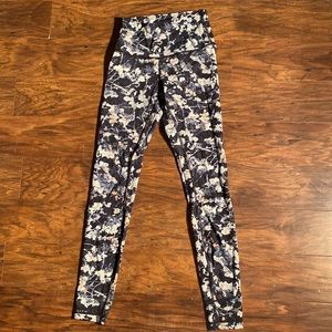 Lululemon printed leggings size 4
